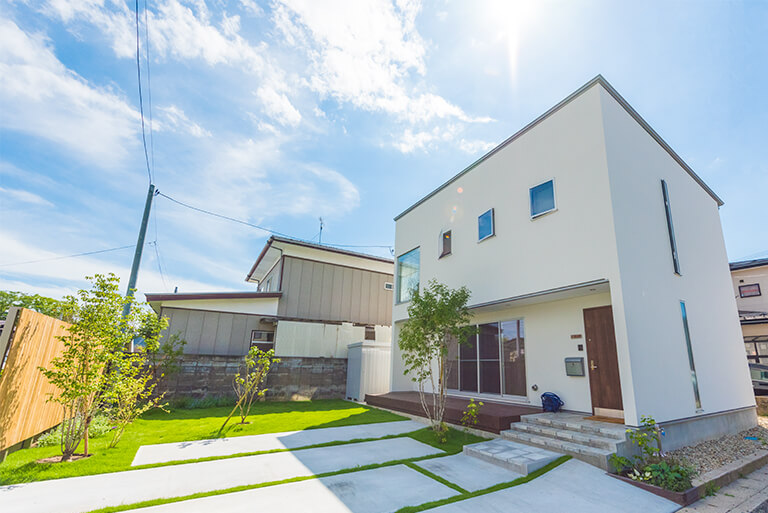 CUBE・BOX型の白い塗り壁の家|秋田市 住宅 施工事例 ブルックで建てたお客様の暮らし方