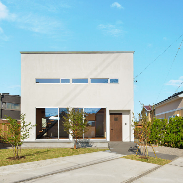 秋田市桜台、ふつうの住宅地に建つ非凡な家