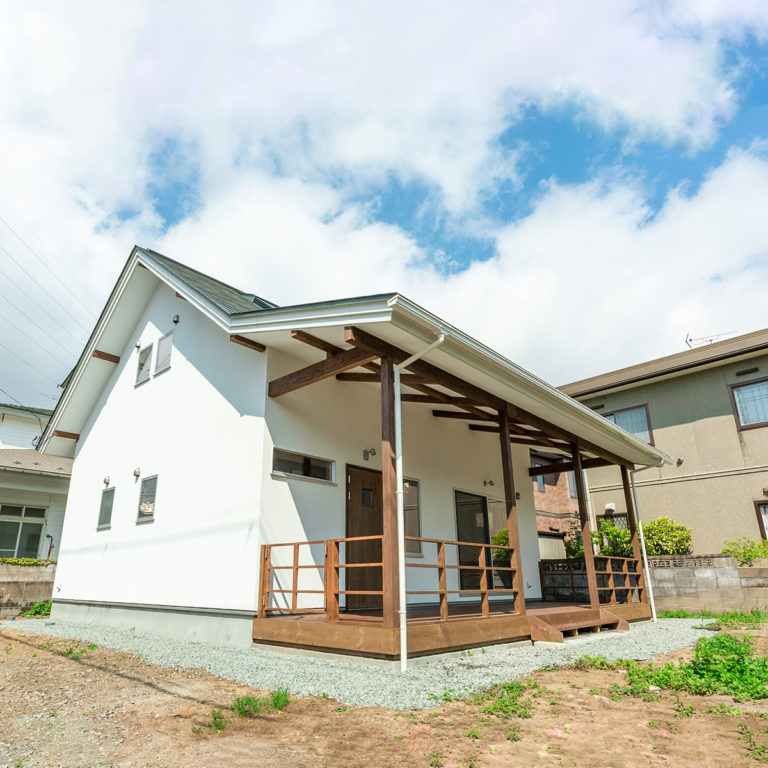 秋田市将軍野の家、経年変化を楽しむアメリカンハウス