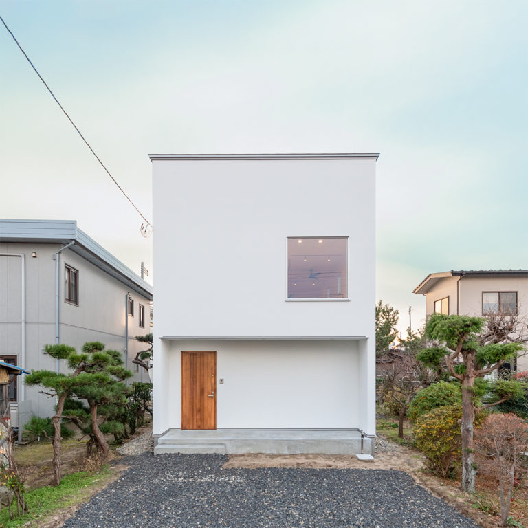 土崎の家 | 実家と緩やかに繋がる開放感あふれるシンプルハウス
